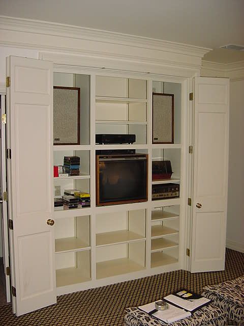 Bifold%20cabinet%20before.jpg