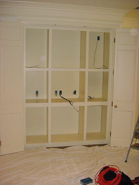 Bifild cabinet empty